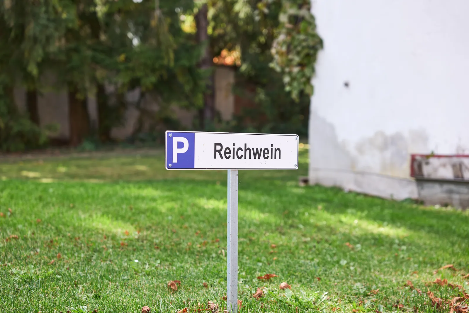 Parkplatz am Bestattungsdienst Velden