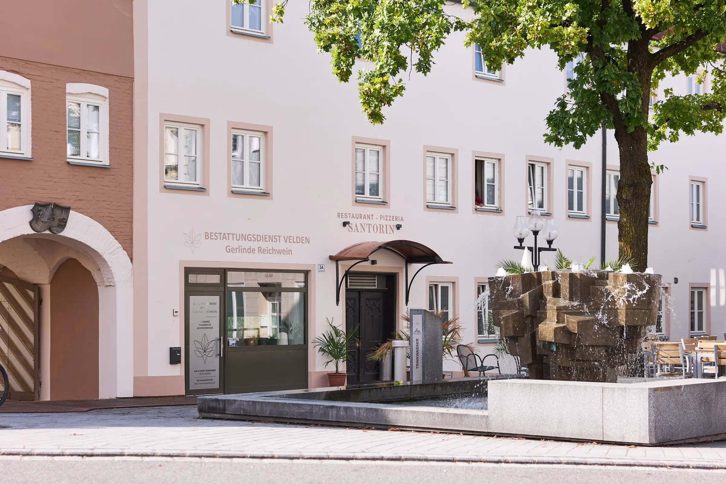 Fassade des Bestattungsdiensts Velden am Marktplatz 34