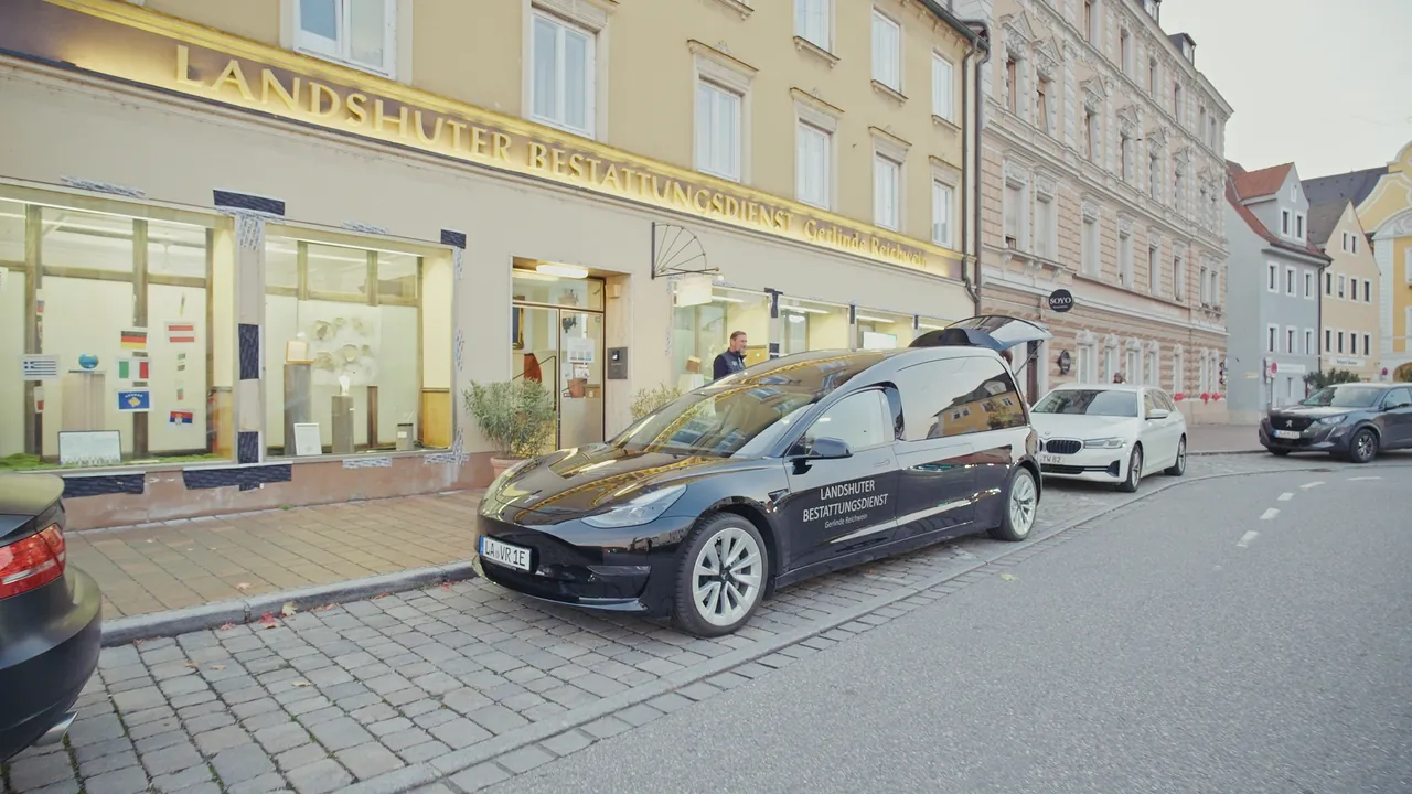 Außenansicht des Landshuter Bestattungsdiensts am Bismarckplatz 7 neben dem Kloster Seligenthal
